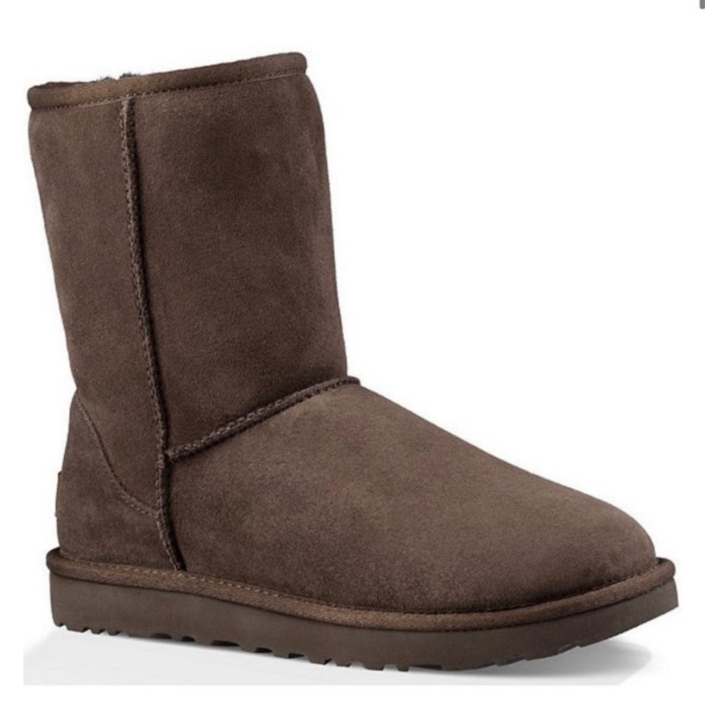 NWOT UGG Australia Classic Short Boots
